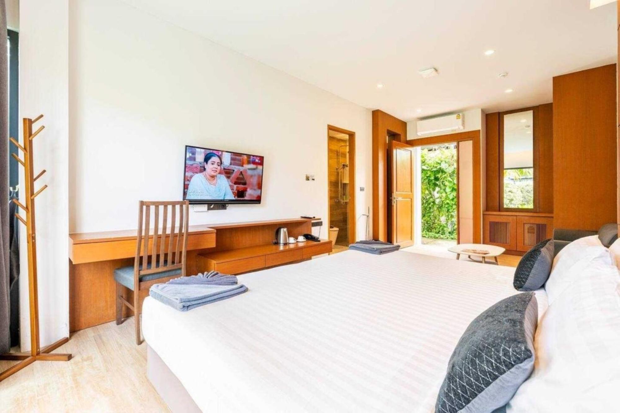 Tajh Pool Villas Chalong Bagian luar foto