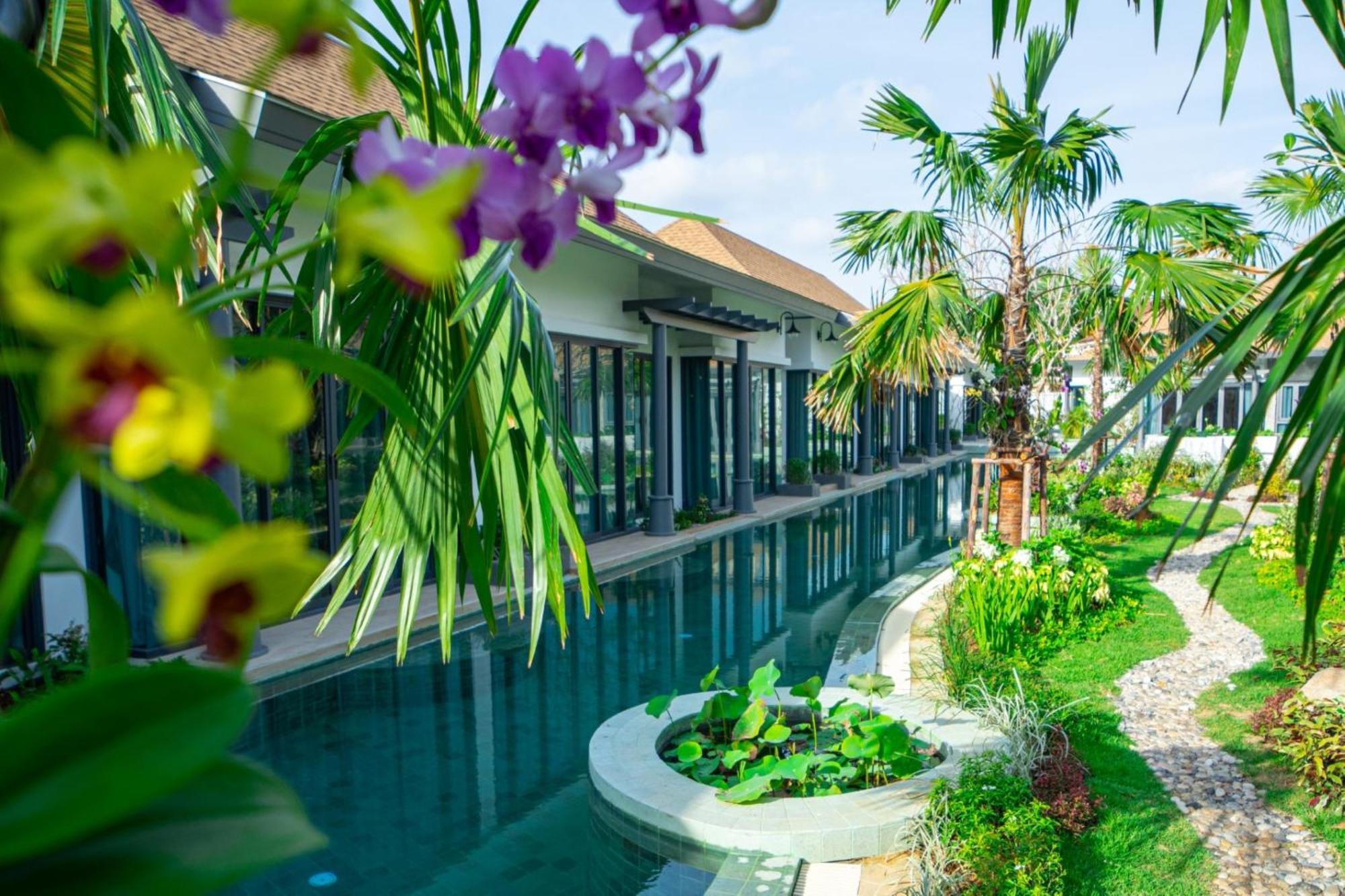 Tajh Pool Villas Chalong Bagian luar foto