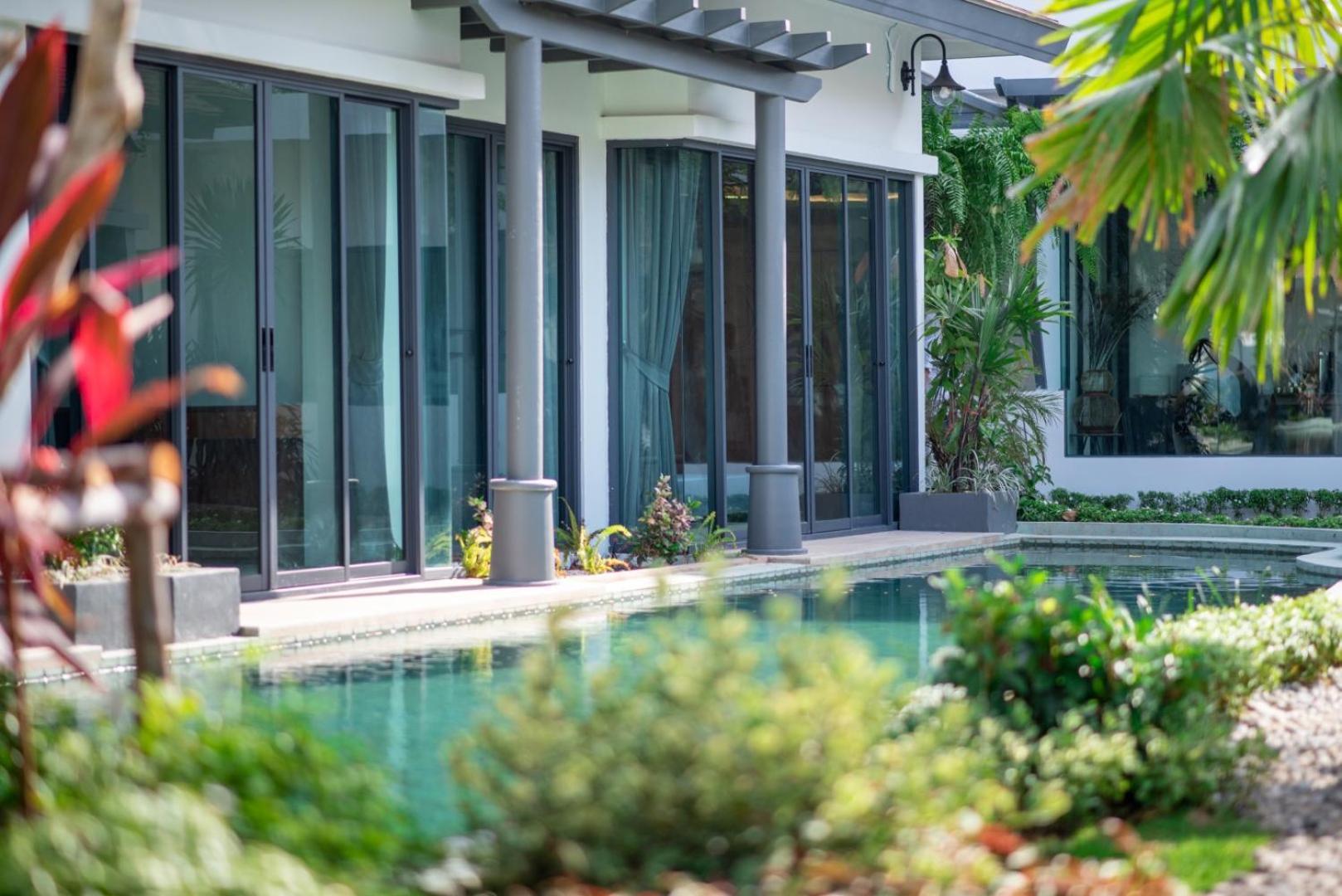Tajh Pool Villas Chalong Bagian luar foto